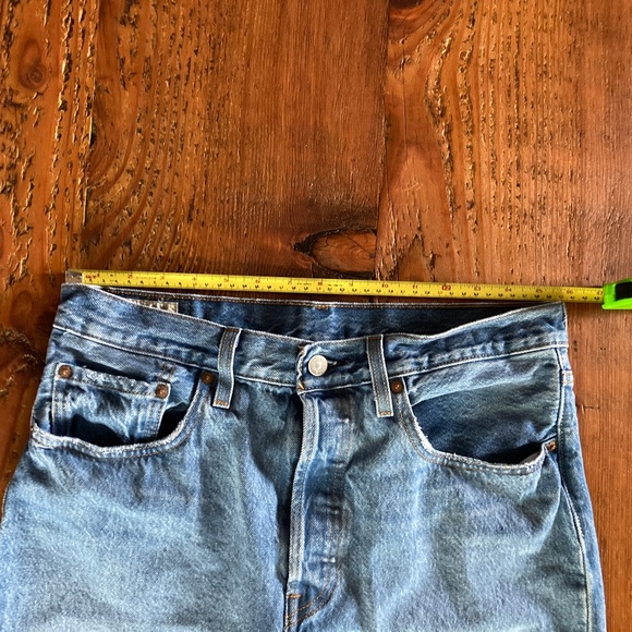 Levi's 501 Women's Jeans Distressed Knee W30 L26 100% Cotton Cropped Straight - Picture 13 of 16